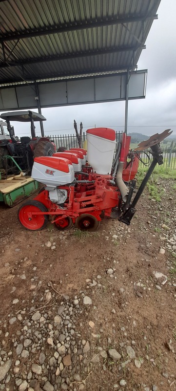 Jumil 4 Row Planter